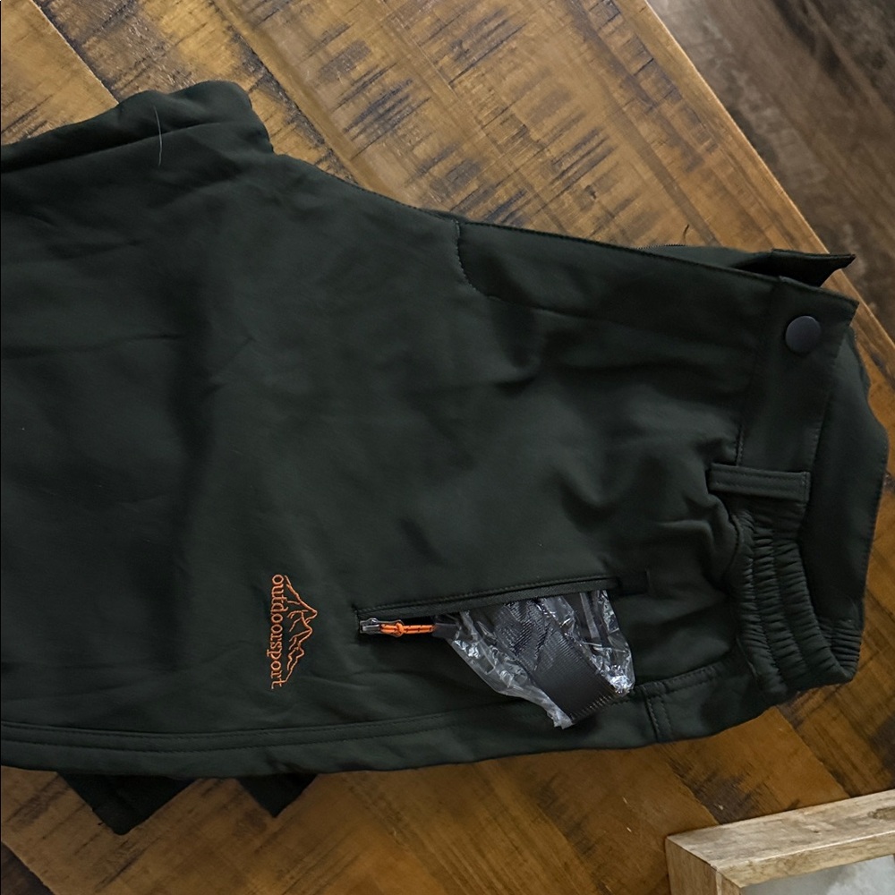 Men’s Medium Snow Pants. Never worn.